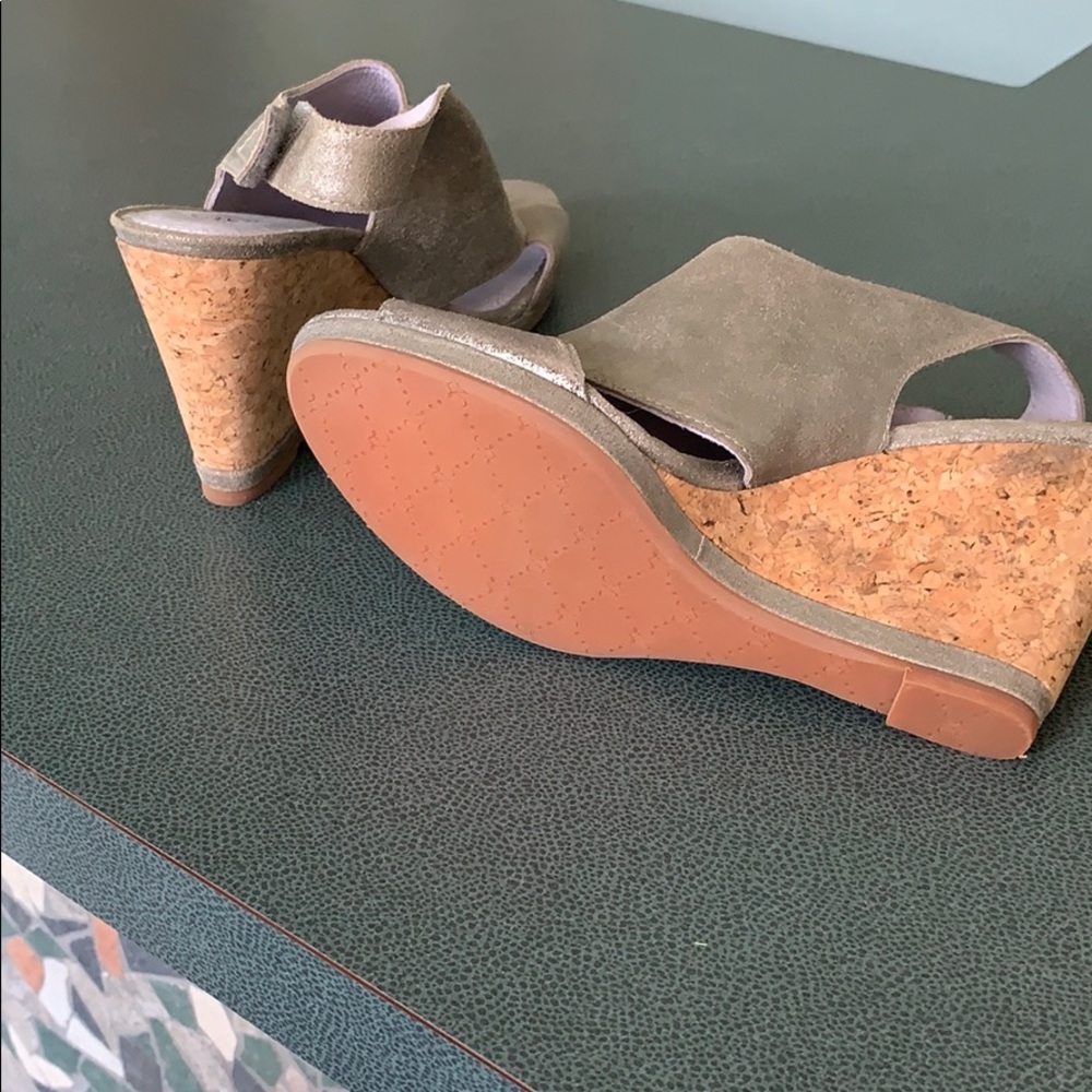 Johnson Murphy Wedge - Picture 2 of 3
